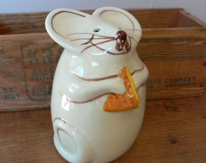 Ceramic Mouse Cheese Shaker, Vintage NS Gustin Ceramic for Los Angeles Pottery/california