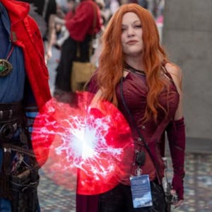 Scarlet Witch Writhing Magic Spell Effect - Cosplay 3D Holographic Handheld Projector Fan Mk.II