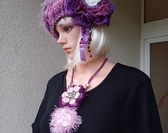 Crochet beret in shades of purple and lilac/French beret /Bohemian slouchy hat/Beret with a removable brooch flower