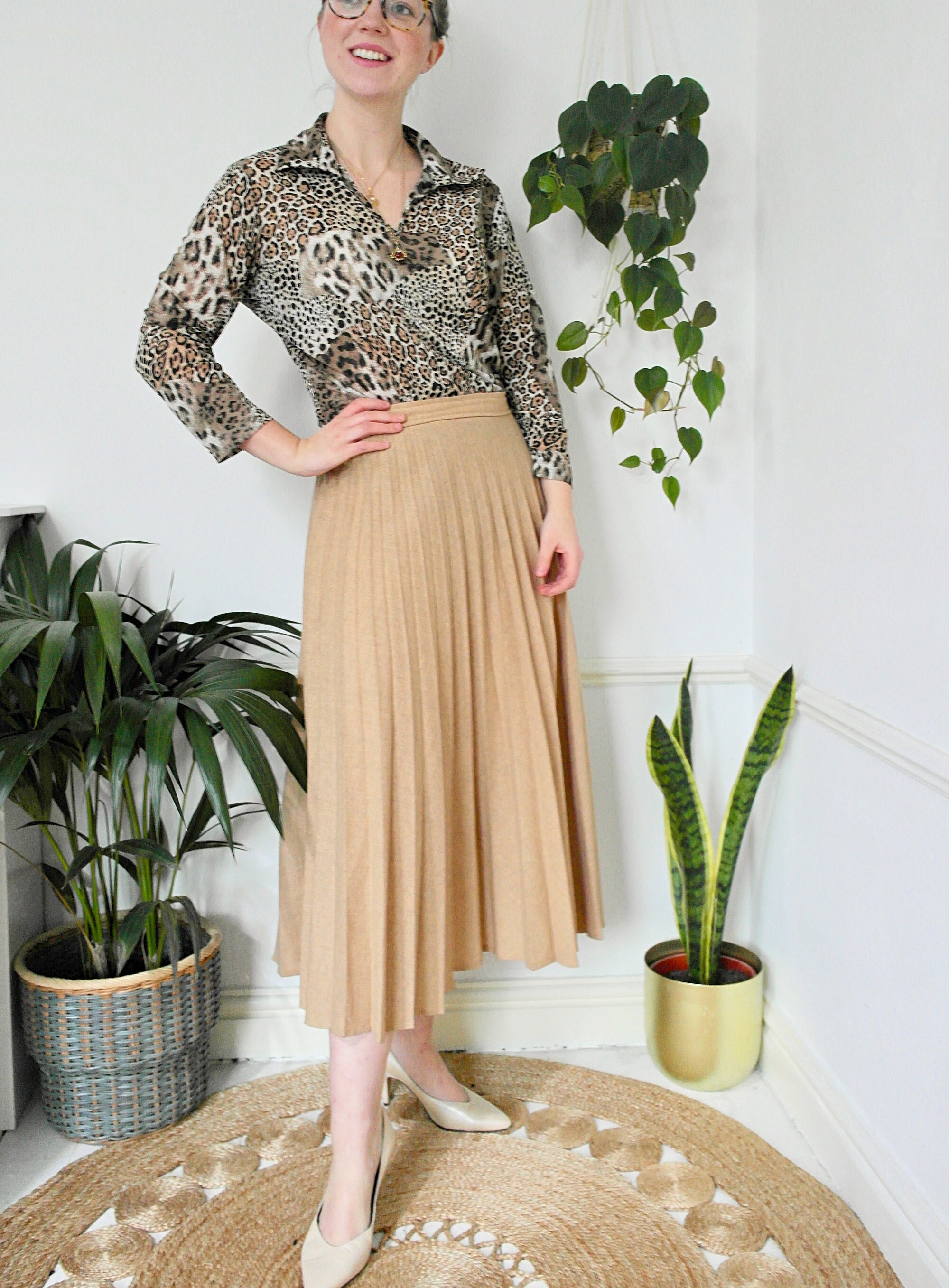 Image of S Pleated Midi Skirt, S Vintage High Waisted Skater Light Brown Winter Jon Elliot London Uk Size -