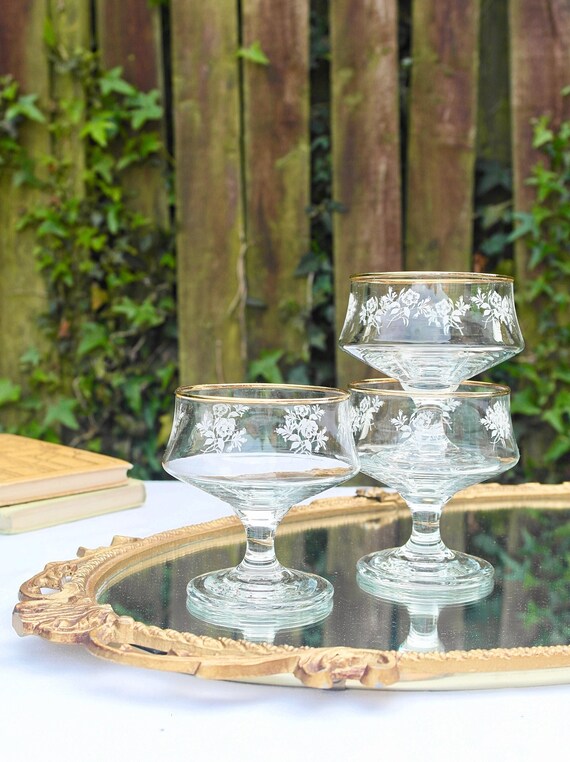 Platos de postre de vidrio vasos de helado juego de 3 platos de vidrio cristaleria floral blanca juego de cristaleria de la decada de 1970 decoracion floral retro Etsy Espana
