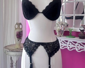 Vintage 1980s Victoria’s Secret Schwarze Spitze und Samt BH und Strumpfband Set
