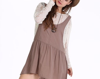 Vestido estilo babydoll bohemio color topo con laterales abiertos