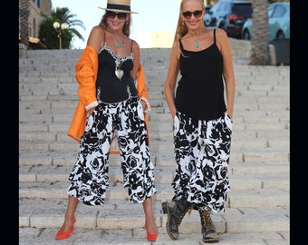 Black Rose Black and White PantalOOnies Bloomer Pants with Pockets, Black and White Ruffle Capris