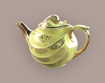 Vintage Yellow and Gold Hall Teapot, 6 Cup Porcelain from the 1930s