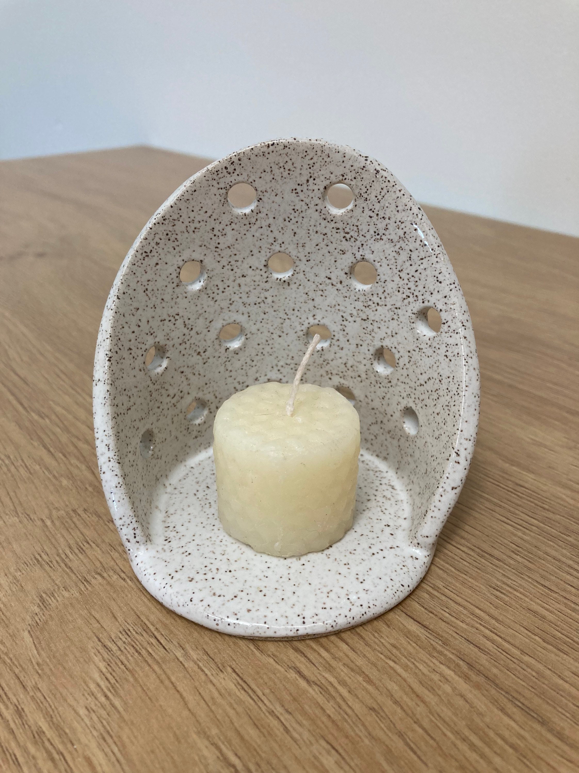 WHITE DISTRESSED VOTIVE HOLDER