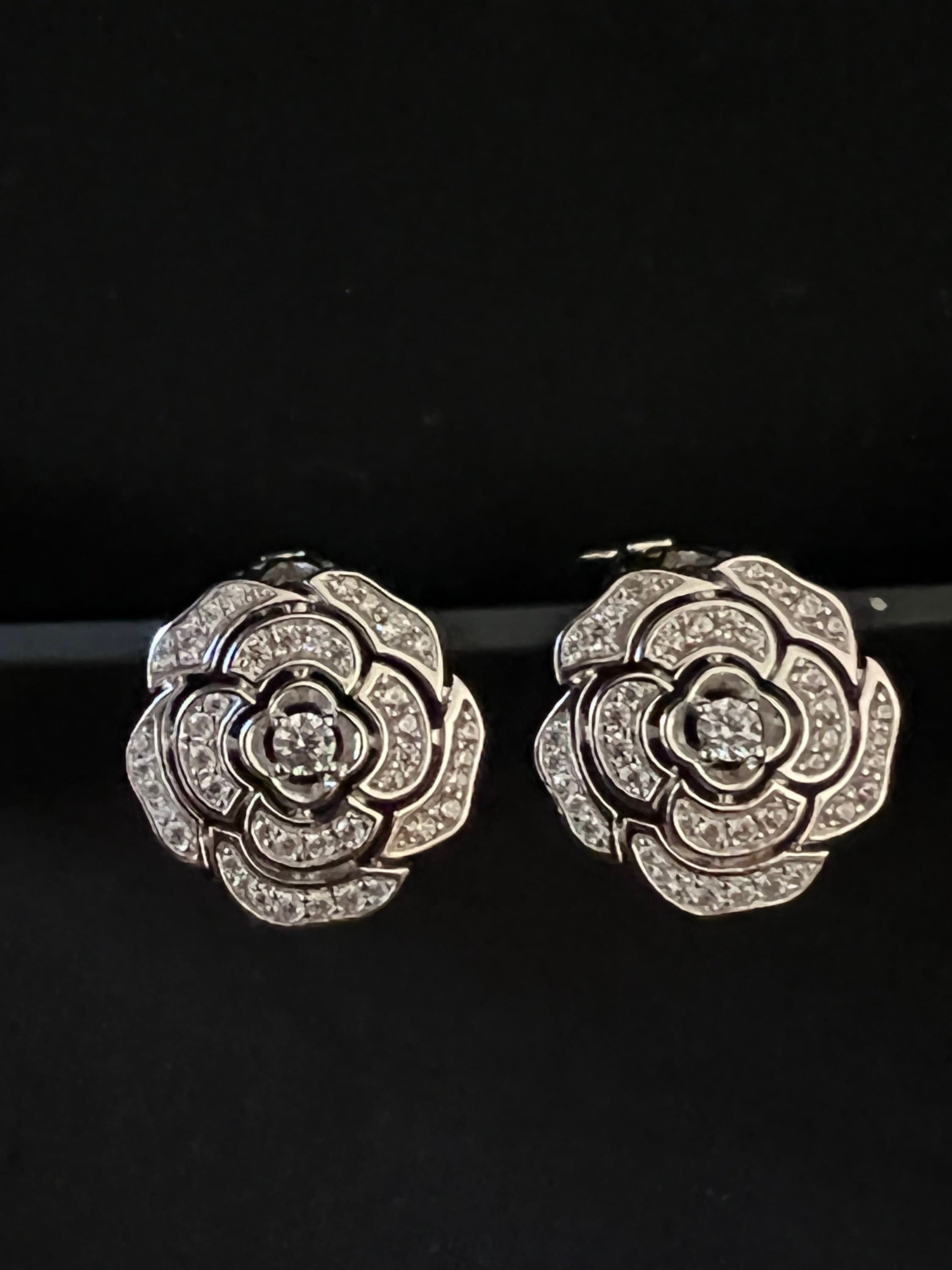 chanel stud earrings cc silver