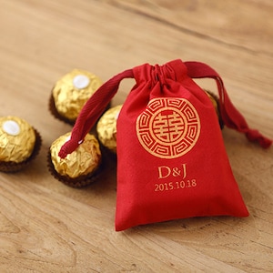 Custom Chinese Wedding Favor Bags – Red Muslin Drawstring Pouch with Gold Double Happiness, Bridesmaid Gift, Custom Name & Date, Bulk Order