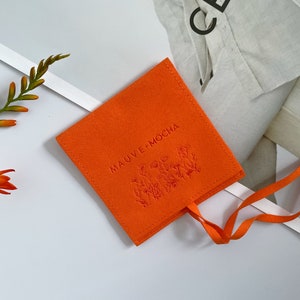 Op maat gemaakte sieradenverpakking | Microvezeltassen met reliëf en flappen | Geschenkdoos oorbelring, logo/tekst gegraveerde luxe zakjes