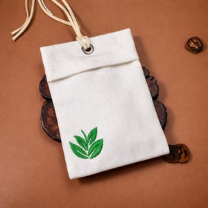 刺繍入りコットンサシェ、ラベンダーポーチ、ギフトバッグ、スエードコード吊り下げ