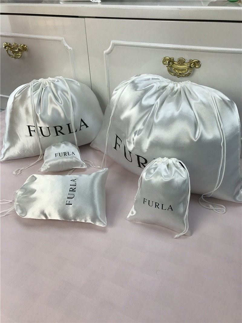 Louis Vuitton large box that slides and dust bags in new condition