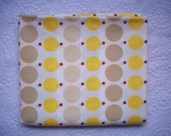 Tela Denyse Schmidt con lunares amarillos y beige, modelo original Katie Jump Rope, 100% algodón, Fat Quarter, 2007, descatalogada, pieza rara.