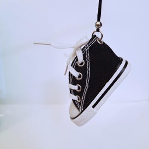 Small High Top Shoe Ornaments, Mini Canvas Lace Up Shoe Ornament, Assorted Colors, Cute Christmas Ornament, Package Gift Wrap Decor Black