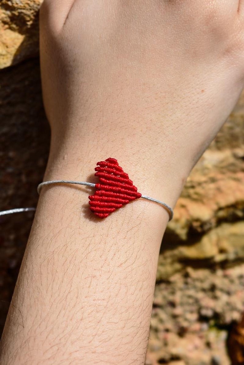 Bracelets de Valentines, bracelet de coeur, Macrame, main, bracelet damour, rouge et noir image 1