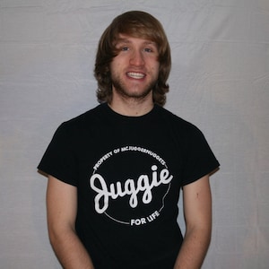 CAMISETA JUGGIES con letras blancas