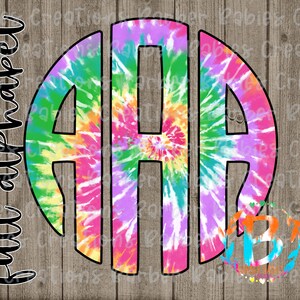 Puede incluir: Un dise&ntilde;o de monograma tie-dye con las letras "AHA" en forma circular. Las letras est&aacute;n rellenas de un vibrante remolino de colores que incluyen verde, amarillo, naranja, rosa y morado. Las palabras "full alphabet" est&aacute;n escritas verticalmente a la izquierda.