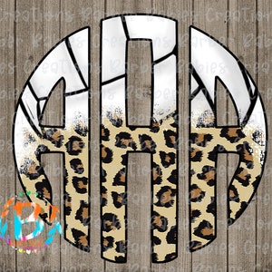Pu&ograve; includere: Un design monogramma con le lettere "AHH" in stile pallavolo. La parte superiore delle lettere &egrave; bianca con linee nere dei pannelli della pallavolo, mentre la parte inferiore presenta un motivo leopardato. Il design &egrave; ambientato su uno sfondo di venature del legno.