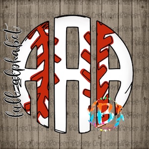 K&ouml;nnte beinhalten: Ein Baseball-Monogramm-Design mit dem Buchstaben "A" in Wei&szlig;, vor einem rot-wei&szlig;en Baseballmuster. Die Worte "full alphabet" sind in schwarzer Schrift auf der linken Seite geschrieben. Der Hintergrund ist eine Holzmaserung.