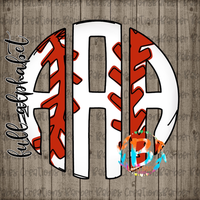 K&ouml;nnte beinhalten: Ein Baseball-Monogramm-Design mit dem Buchstaben "A" in Wei&szlig;, vor einem rot-wei&szlig;en Baseballmuster. Die Worte "full alphabet" sind in schwarzer Schrift auf der linken Seite geschrieben. Der Hintergrund ist eine Holzmaserung.