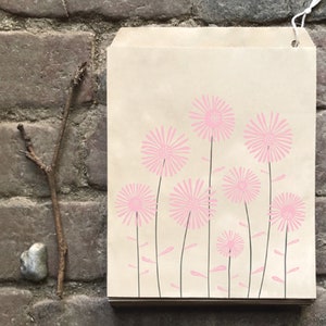 25 Kraft Paper Bags, Flowers, Daisies Blossom Cow Parsley, Medium Counter Bags, Party Gift Bags, Wedding Favours, Gift Wrap, East of India Pink Daisies