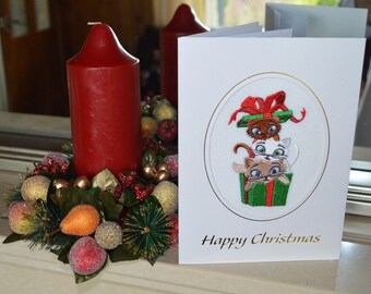 Une nouvelle machine brodé à la main fini carte de Noël--3 chats dans la boite.
