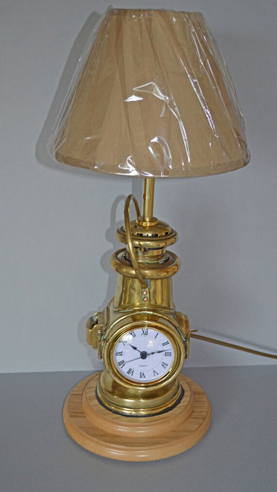 table lamp with clock