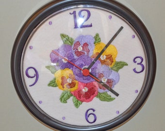 刺繍枠時計、手刺繍時計、花柄壁掛け時計、室内装飾、花好きの方への