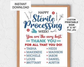 Może przedstawiać: Oprawiony wydruk z napisem "HAPPY Sterile Processing WEEK!" w kolorze niebieskim i czerwonym. Wydruk zawiera ilustracje o tematyce medycznej oraz słowa "THANK YOU" i listę nazwisk. Znak ma wymiary 20,3 cm x 25,4 cm.
