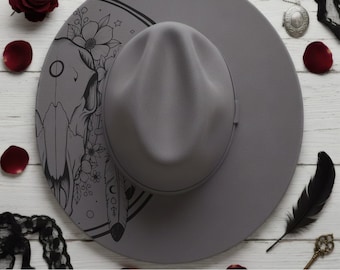 Cappello a tesa larga con teschio di mucca e corna lunghe, design per bruciare il cappello al laser, download digitale PNG, modello per bruciare il cappello, stencil per incisione laser del cappello