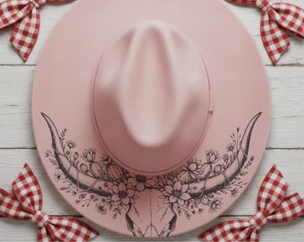 Cappello a tesa larga con teschio di mucca e corna lunghe, design per bruciare il cappello al laser, download digitale PNG, modello per bruciare il cappello, stencil per incisione laser del cappello