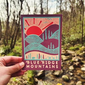DAY RIDGE (The Sun Shines) // Cadeau Blue Ridge Mountains // Carte postale de 5 x 7 po. 16 PT