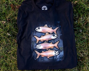 KISS FISH // Maglietta parodia // Regalo divertente // Unisex