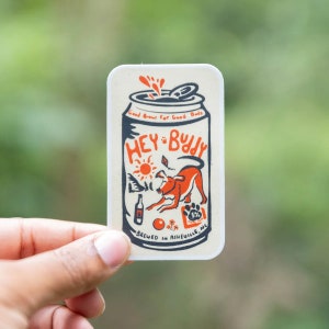 HEY BUDDY Beer (Asheville, NC) // Adesivo in vinile resistente alle intemperie per cani // Bottiglia d&#39;acqua, laptop, notebook, auto - 3,34&quot;