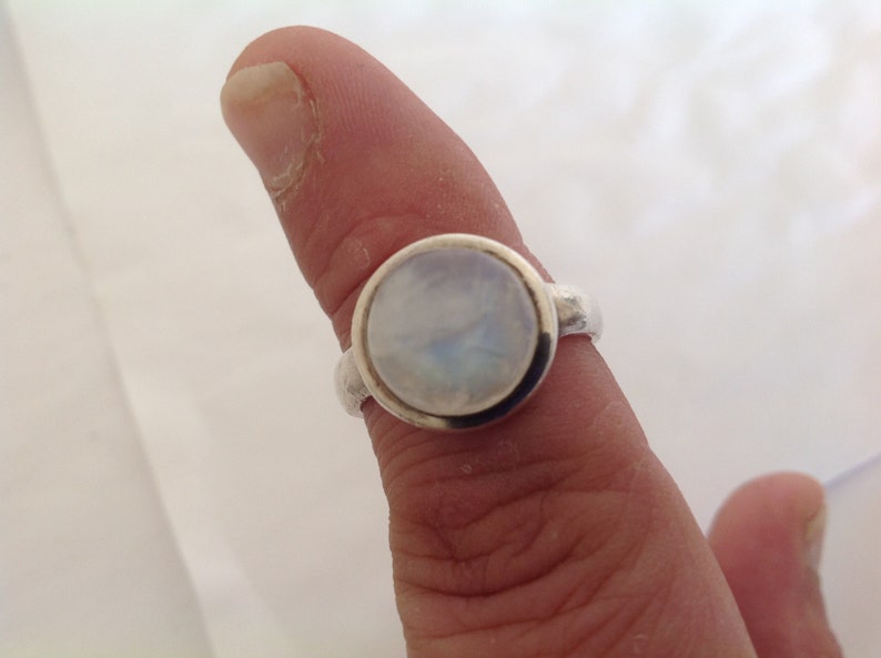 Moonstone ring Silver ring Women/'s ring Vintage rings Mood rings Women/'s jewellery Moonstone jewellery Sterling silver ring Ladies rings