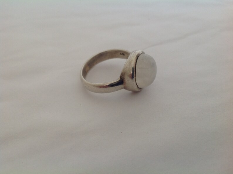 Moonstone ring Silver ring Women/'s ring Vintage rings Mood rings Women/'s jewellery Moonstone jewellery Sterling silver ring Ladies rings