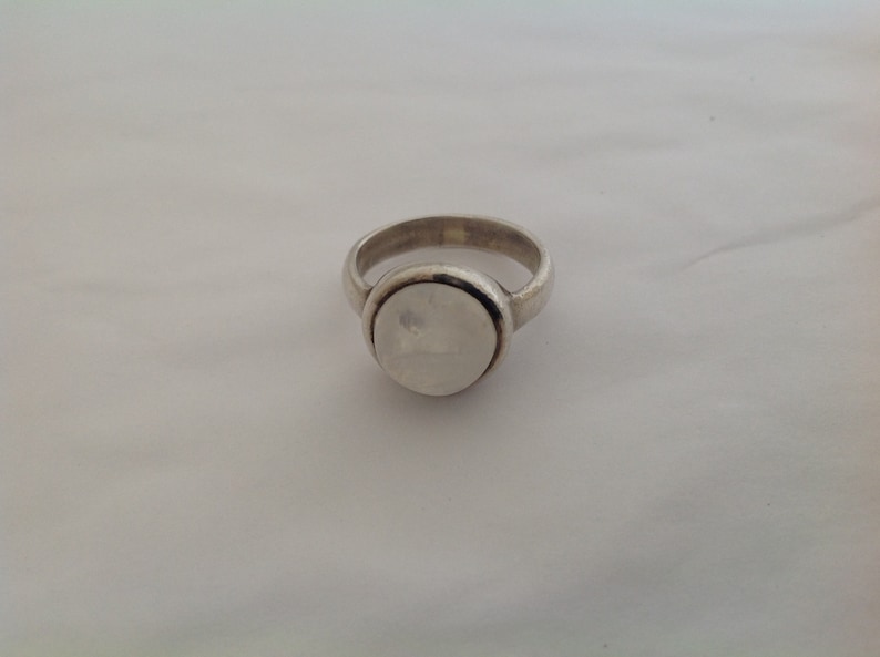Moonstone ring Silver ring Women/'s ring Vintage rings Mood rings Women/'s jewellery Moonstone jewellery Sterling silver ring Ladies rings