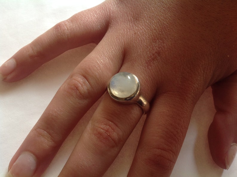Moonstone ring Silver ring Women/'s ring Vintage rings Mood rings Women/'s jewellery Moonstone jewellery Sterling silver ring Ladies rings