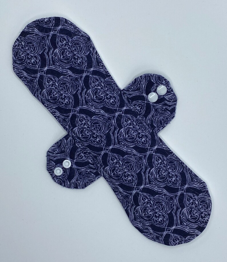 12 Single Layer Incontinence Pad White Sketching on Navy