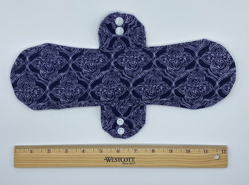 12 Single Layer Incontinence Pad White Sketching on Navy