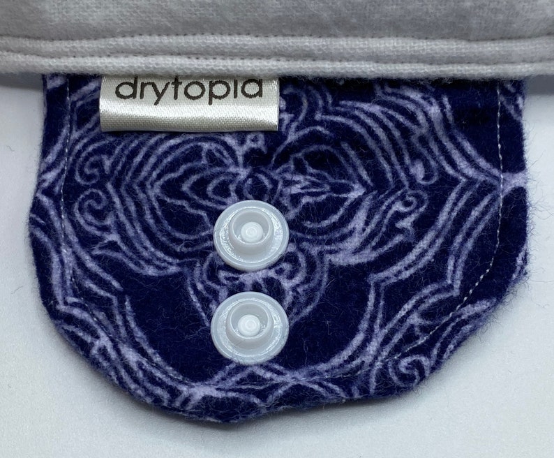 12 Single Layer Incontinence Pad White Sketching on Navy
