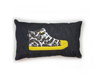 Monochrome Palme Print Hi-Top Sneaker Kissen