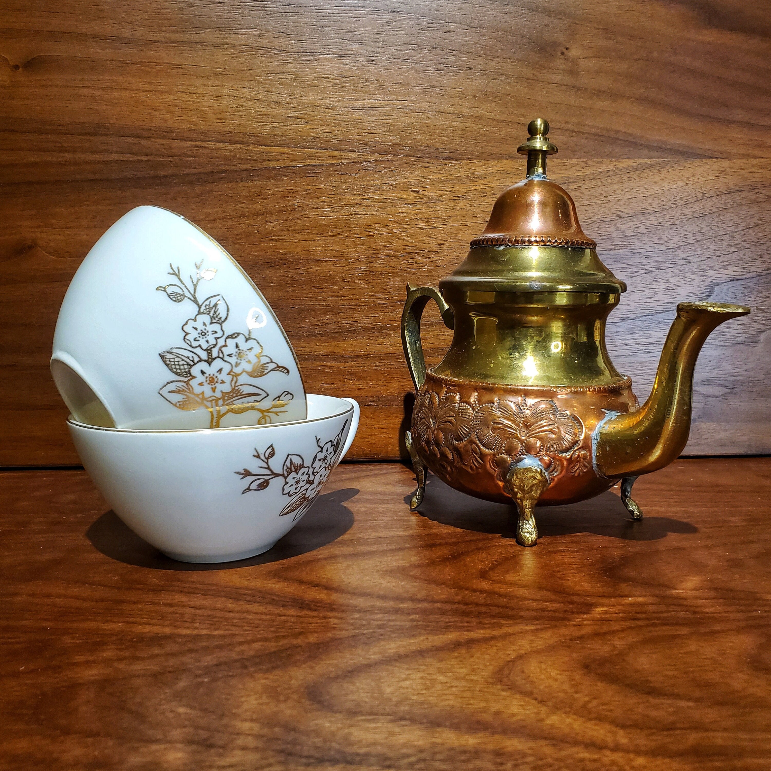 Vintage Brass Teapot with Cups, Hobbies & Toys, Collectibles & Memorabilia,  Vintage Collectibles on Carousell