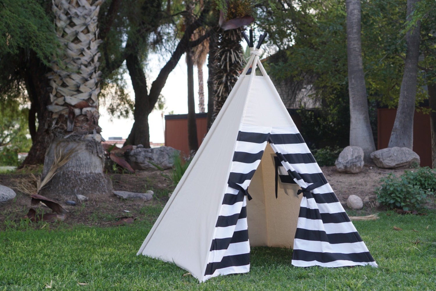 Monochrome stripe Teepee/ family Play tent/ canvas Tipi Wigwam or