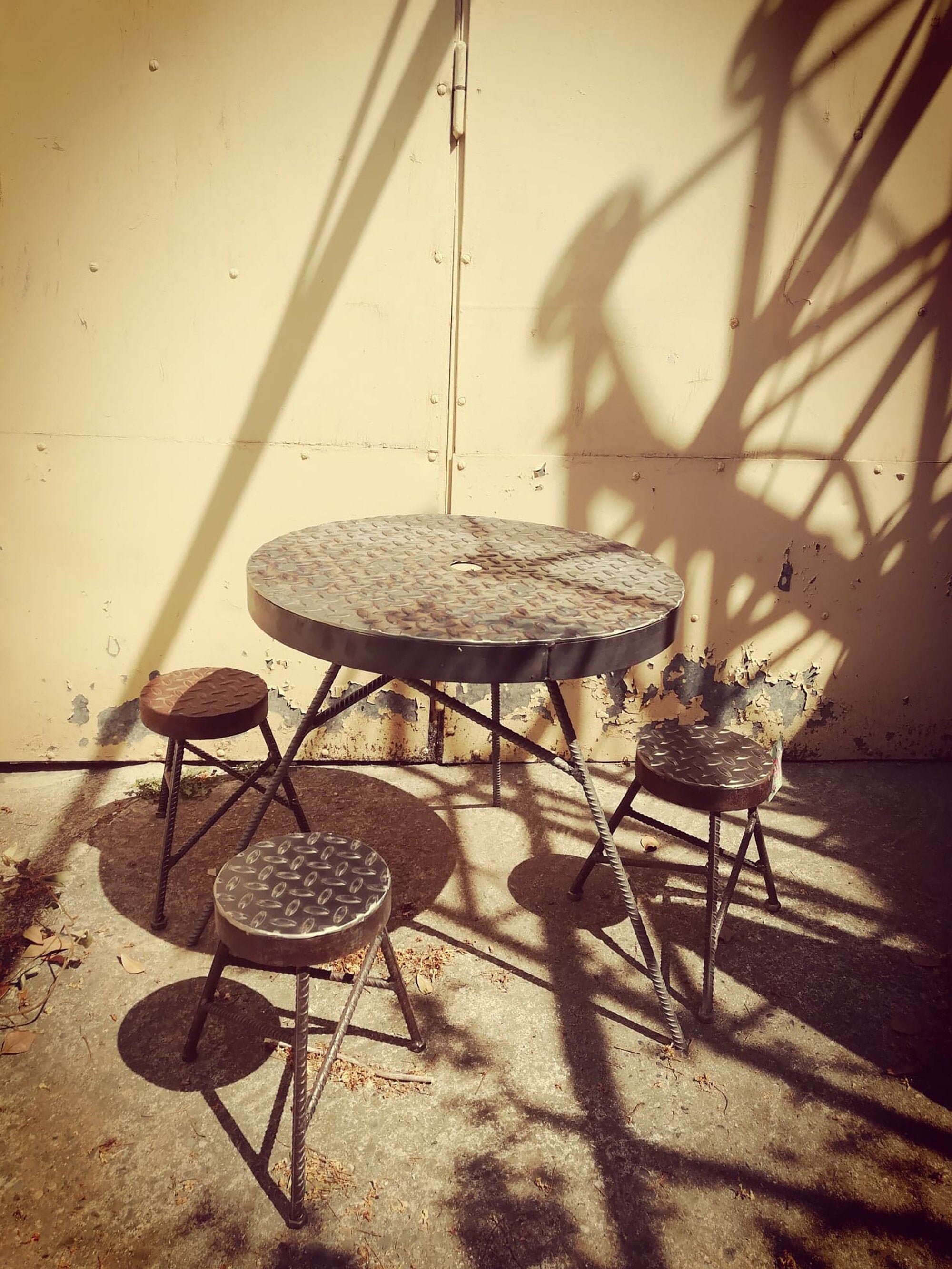 Table Basse Et tabourets