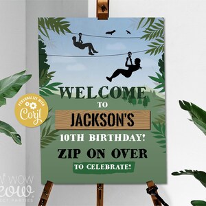 Puede incluir: Un cartel de bienvenida verde y marrón con la silueta de dos personas haciendo tirolina. El cartel dice "¡Bienvenido a Jackson's 10º cumpleaños! ¡Ven a hacer tirolina para celebrarlo!"