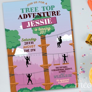 Puede incluir: Una invitación de color morado, rosa y verde para una fiesta de cumpleaños de aventura en los árboles. La invitación presenta una silueta de una persona escalando un circuito de cuerdas. El texto dice "Únete a nosotros para una aventura en los árboles Jessie cumple 10 años! Sábado 28 de agosto Hora 2:00 PM Tree Top Parkz. 5736 Main Road, South St, LA 75622 RSVP Nombre en 576 745 8363 o namepemail.com Todo el equipo está incluido."