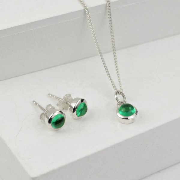 May Birthstone Jewellery Set in Emerald Gemstone – Studs and Pendant Necklace