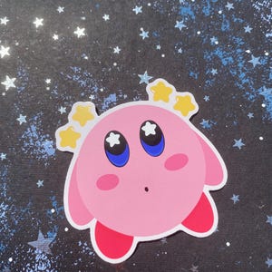 Kirby Wasserfester glänzender Aufkleber // funkelnder rosa Aufkleber // Kirby im Weltraum // Lustiger Kirby Aufkleber // Kirby Meme Aufkleber //