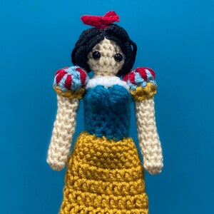 Figurine Amigurumi faite main au crochet de Blanche-Neige - LIVRAISON GRATUITE !