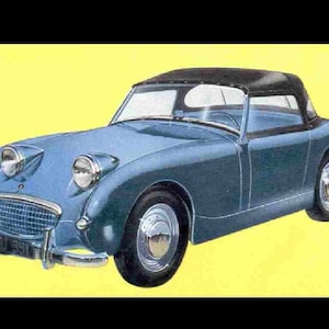 Puede incluir: Un coche azul convertible con capo negro. El coche tiene una parrilla cromada y faros. El coche está sobre un fondo amarillo.